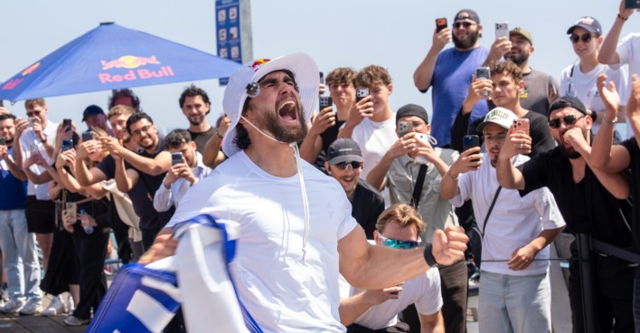 Arda Saatçi beim Zieleinlauf in Santa Monica Pier.
