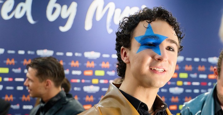Cosmó blauer Stern ESC Streit Gesicht Markenzeichen Sänger Österreich Eurovision Song Contest