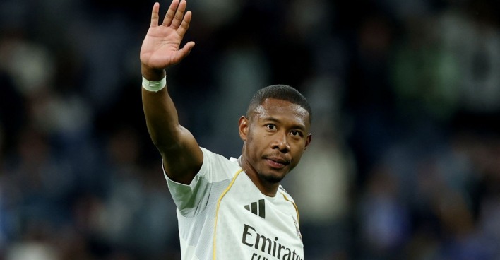 David Alaba im Trikot von Real Madrid beim Heimsieg gegen Real Oviedo im Bernabéu