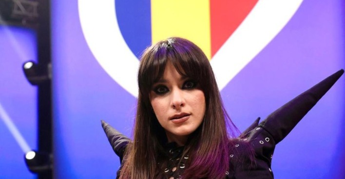 Rumänische ESC-Kandidatin Aleksandra Čapitanesku sorgt mit ihrem kontroversen Eurovision-Song „Choke Me“ beim ESC in Wien für Kritik und Diskussionen.