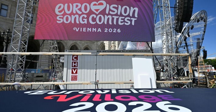 Eurovision Song Contest 2026 in Wien: ESC Village vor dem Rathaus während Diskussionen um schwache Hotelbuchungen und Tourismus-Auslastung