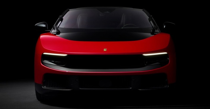 Ferrari Luce Frontansicht rotes Elektroauto Ferrari erstes Elektroauto Design
