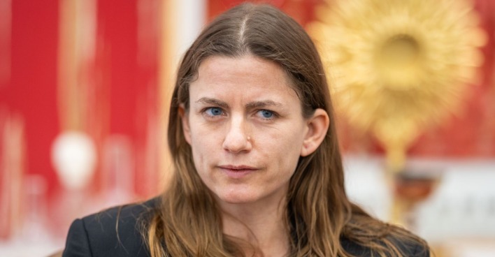 Florentina Holzinger vor der Biennale in Venedig, wo sie mit ihrer provokanten Kunst-Performance „Seaworld Venice“ für Aufsehen sorgt.