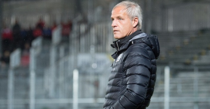 Trainer Heimo Pfeifenberger während einem Bundesligaspiel.