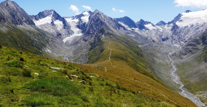 Jäger stürzt im steilen alpinen Gelände im Ötztal bei Längenfeld ab – tödlicher Unfall auf 1800 Metern Höhe