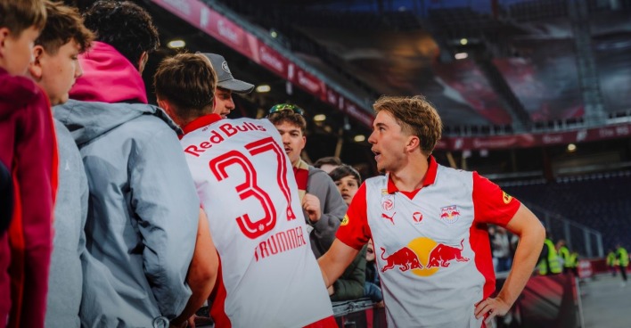 Jannik Schuster im Dress von Red Bull Salzburg nach dem Bundesliga Match gegen den FK Austria Wien