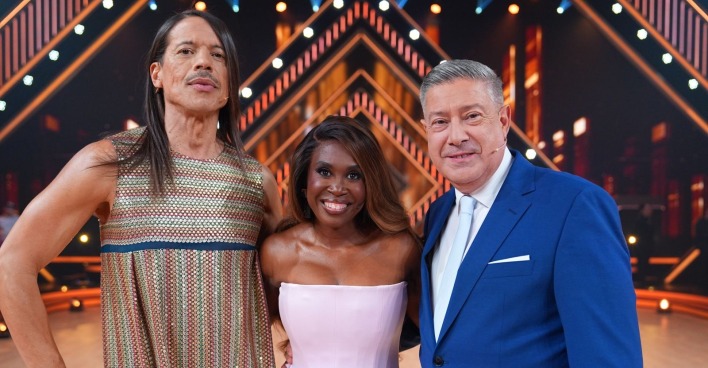 „Let’s Dance“-Jury mit Jorge González, Motsi Mabuse und Joachim Llambi im RTL-Studio. Jorge González sprach jetzt offen über seine Beziehung und das enge Verhältnis zu seinen „Let’s Dance“-Kollegen.
