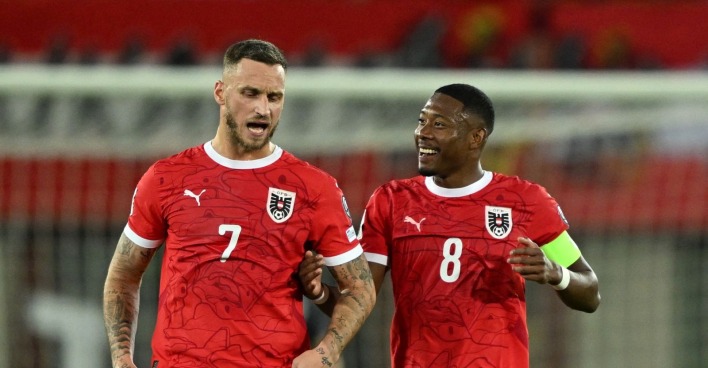 Marko Arnautovic und David Alaba während eines Länderspiels im Gespräch