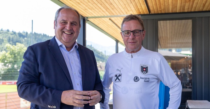Josef Pröll und Ralf Rangnick stehen gemeinsam in Windischgarsten.
