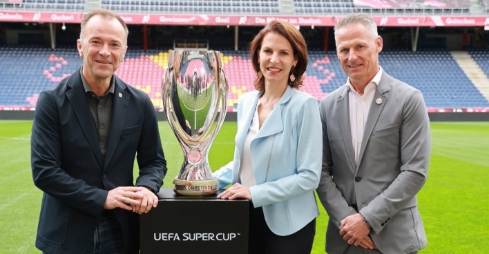 Im Rahmen einer Pressekonferenz haben am 14.4.2026 Landeshauptfrau Karoline Edtstadler, Bürgermeister Bernhard Auinger und FC Red Bull Salzburg-CEO Stephan Reiter wichtige Details zum UEFA Super Cup präsentiert.