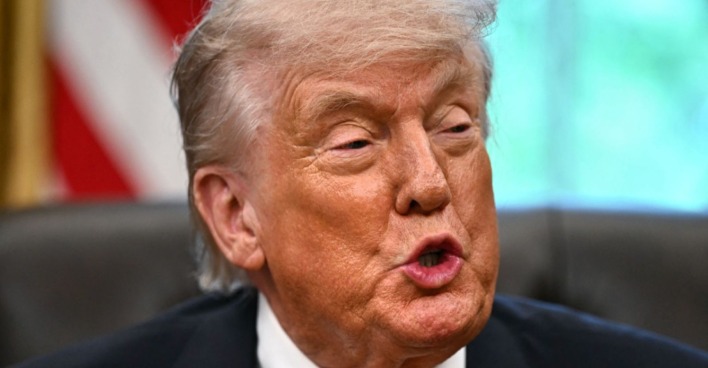 Donald Trump spricht nach dem Urteil eines US-Handelsgerichts zu den umstrittenen Strafzöllen der USA auf Importe aus dem Ausland.
