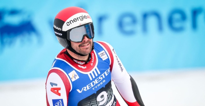 Vincent Kriechmayr im Zielraum von Kvitfjell nach einem Rennen