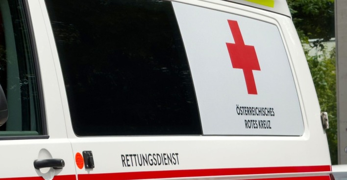 Themenbild eines Rettungswagens für einen Unfall in Hochschwab.