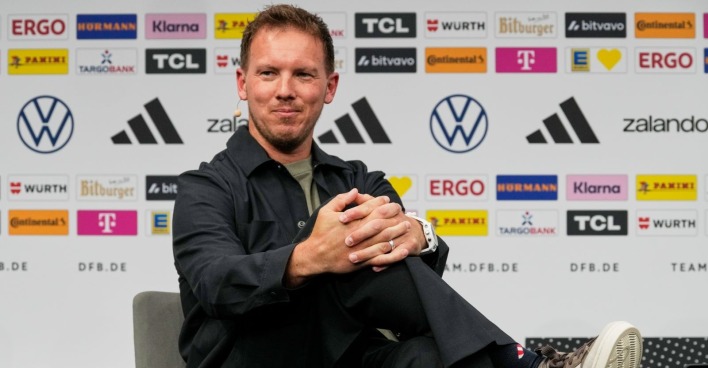 Bundestrainer Julian Nagelsmann lächelt bei der offiziellen Nominierung des deutschen WM-Kaders für das Turnier 2026