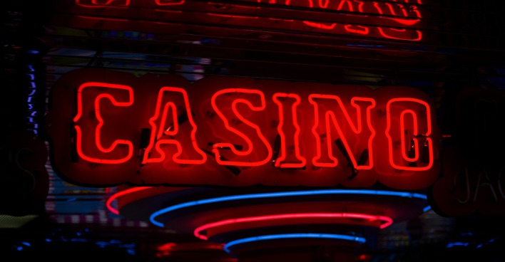 Casino in Leuchtfarben | Credit: Ben Lambert/Unsplash
