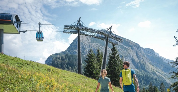 Junges Pärchen beim Wandern | Credit: OÖ Seilbahnholding