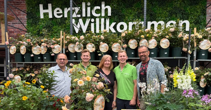 Thomas, Martin, Elke und Michael Dopetsberger) taufte gemeinsam mit Karl Ploberger | Credit: Gärtnerei Dopetsberger