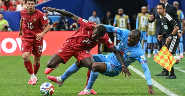 Portugal gegen DR Kongo WM-Spiel Zweikampf Szene 1:1 Unentschieden Houston