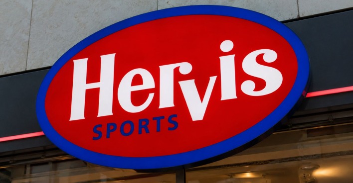 Hervis Logo an Filiale – Hervis schließt 17 Standorte in Österreich und streicht rund 100 Jobs