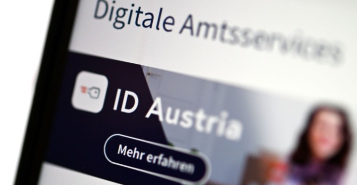 ID Austria App auf Smartphone mit neuen Funktionen und KI-Chatbot ida für digitale Amtsservices in Österreich