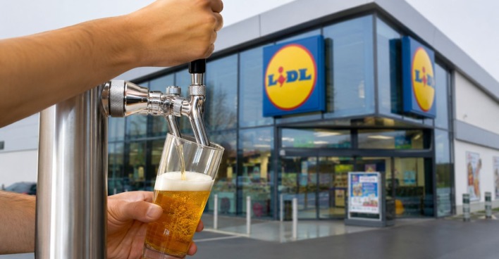 Lidl Pub Middle Ale Nordirland Bier Zapfanlage vor Lidl Filiale Dundonald