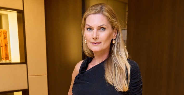Martina Kaiser posiert bei einem Event in elegantem schwarzem Outfit. Die ehemalige Lottofee und Moderatorin blickt direkt in die Kamera.