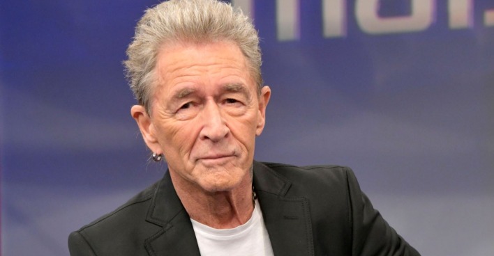 Peter Maffay bei einem öffentlichen Auftritt. Der Rockmusiker sprach offen über seine Angst vor Alzheimer, seine Textaussetzer und den Einsatz eines Teleprompters.