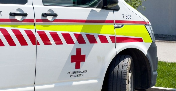 Außenansicht eines österreichischen Rettungswagens