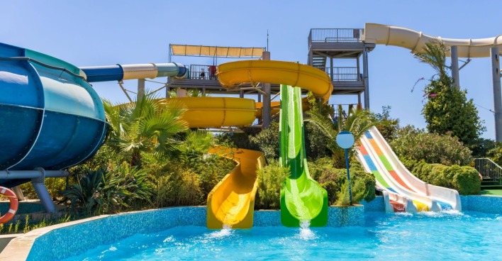 Wasserrutsche Freizeitbad Pool Anlage Unfall Deutschland Trichter Rutsche