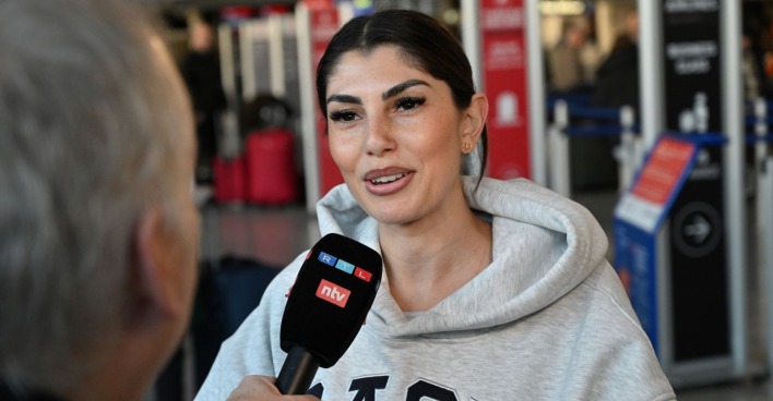 Yeliz Koc gibt ein Interview am Flughafen und äußert sich zum Streit mit Natascha Ochsenknecht sowie zur Kaution von Jimi Blue Ochsenknecht.