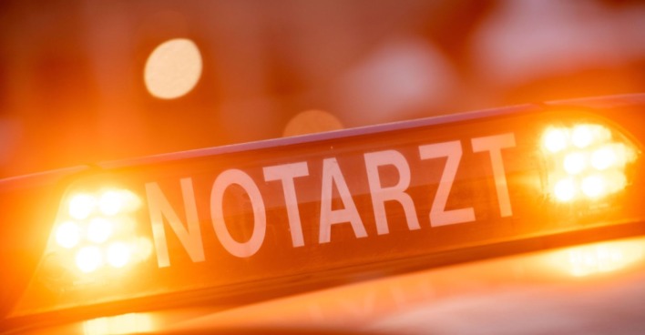 Notarzt-Einsatz nach Explosion in einem Wohnhaus im Burgenland – zwei Menschen wurden bei der Detonation verletzt.