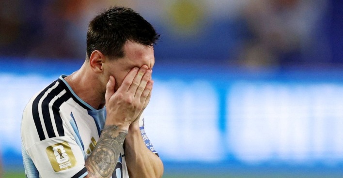 Lionel Messi auf dem Fußballfeld.