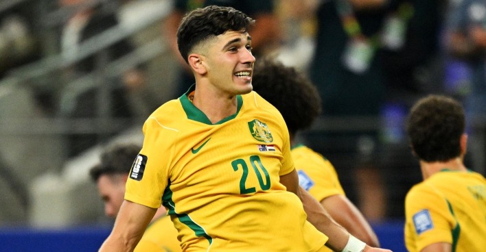 Cristian Volpato jubelt im Trikot der australischen Nationalmannschaft während eines Spiels bei der Fußball-WM 2026.