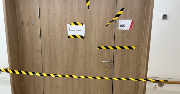 Gesperrte Zimmertür im Grazer Spital Barmherzige Brüder nach Explosion durch Zigarette bei Sauerstofftherapie