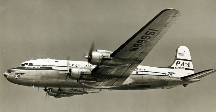 Pan-Am Flugzeug Clipper Endeavour Douglas DC-4 vor Absturz 1952 im Flug historische Aufnahme