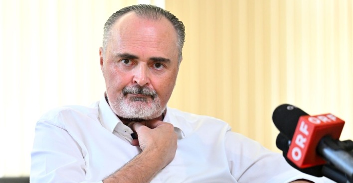 Hans Peter Doskozil spricht im Rahmen eines Medientermins im Landhaus