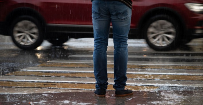 Regenschauer in einer Stadt