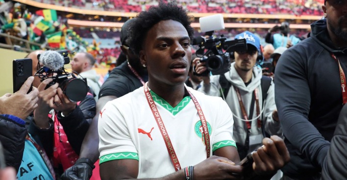 IShowSpeed verfolgt das WM-Spiel Argentinien gegen Kap Verde im Stadion in Miami. Nach einem mutmaßlichen Rassismus-Vorfall ermittelt laut vorliegenden Informationen die FIFA.