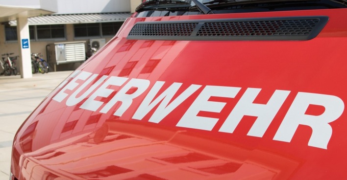 Zehn Feuerwehren verhinderten ein Übergreifen der Flammen auf den Nachtclub.