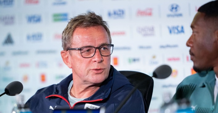 Ralf Rangnick und David Alaba auf der Pressekonferenz vor dem WM-Duell von