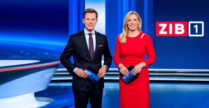 ORF-Moderatoren Tobias Pötzelsberger und Susanne Höggerl im Studio der „ZiB 1“ vor der Live-Sendung, bei der eine Technik-Panne für Einschränkungen im Grafiksystem sorgte.