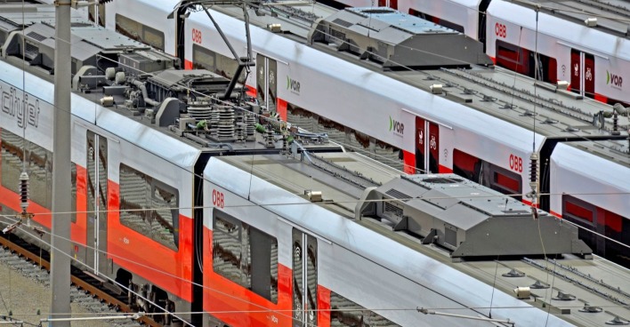 Stromausfall Wien: Mehrere ÖBB-Züge stehen in einer Werkstätte in Wien. In Floridsdorf kam es am Mittwochmorgen zu einem Stromausfall, von dem auch eine ÖBB-Werkstatt betroffen war.