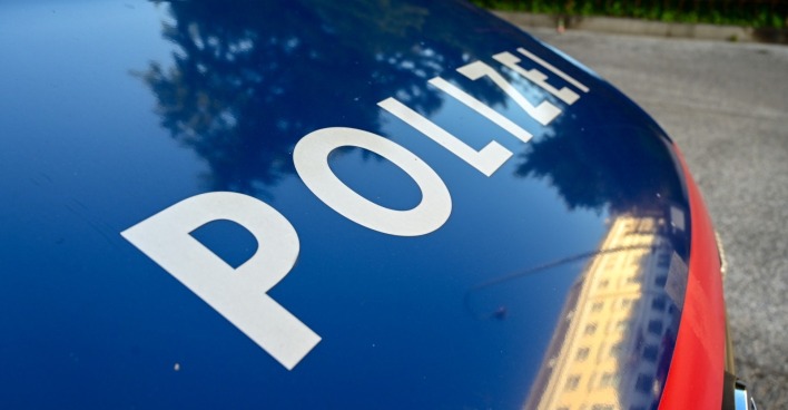 Traktor-Unfall in Tirol: Feuerwehr, Rettung, Wasserrettung und Polizei standen im Großeinsatz.