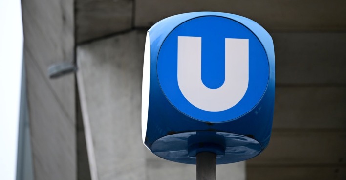 Das große "U"-Symbol für eine U-Bahn-Haltestelle