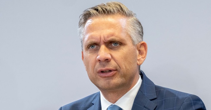 Wolfgang Hattmannsdorfer reagiert auf Kritik von Walter Ruck und verteidigt sein Amtsverständnis