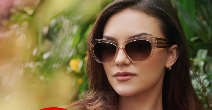Frau die eine Sonnenbrille trägt | Credit: Optik Aigner GmbH