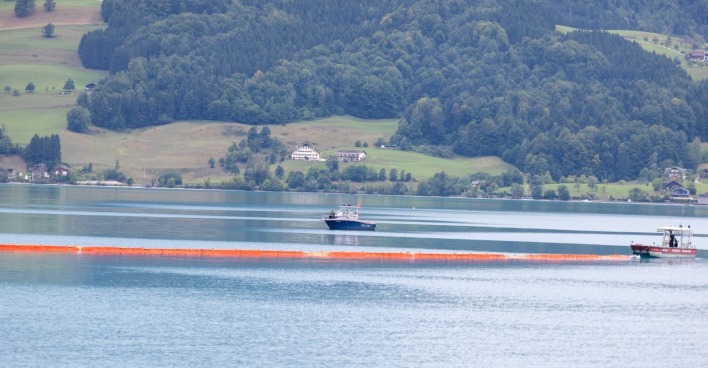 Flugzeugabsturz Attersee: Die schwierige Bergung der stark beschädigten Maschine ist für Samstag vorgesehen.