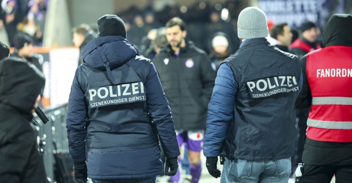 Szenekundiger Dienst der Wiener Polizei in der Generali-Arena der Heimstäte des FK Austria Wien