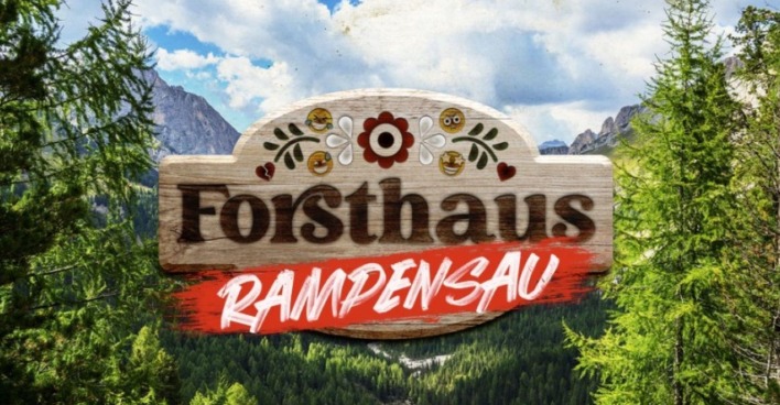 Logo von „Forsthaus Rampensau“ vor Bergkulisse zur neuen Staffel 2026