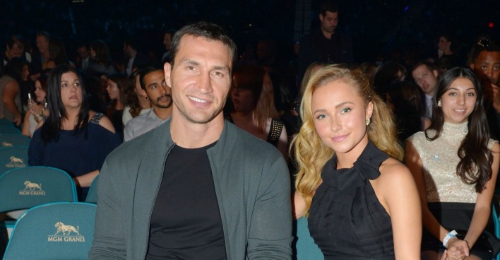 Wladimir Klitschko und Hayden Panettiere sitzen gemeinsam bei einer Veranstaltung im MGM Grand./ Klitschko nimmt Abschied von seiner Ex Hayden Panettiere